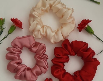 Scrunchies.100%Pure Mulberry Silk scrunchies.Satin scrunchies.Red cream black  pink scrunchies.Hair scrunchies.