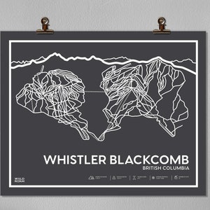 Peut inclure: Une carte en noir et blanc de la station de ski Whistler Blackcomb en Colombie-Britannique, Canada. La carte montre les différentes pistes et remontées mécaniques de la station. Le texte "Whistler Blackcomb" et "British Columbia" est imprimé en blanc en bas de la carte.