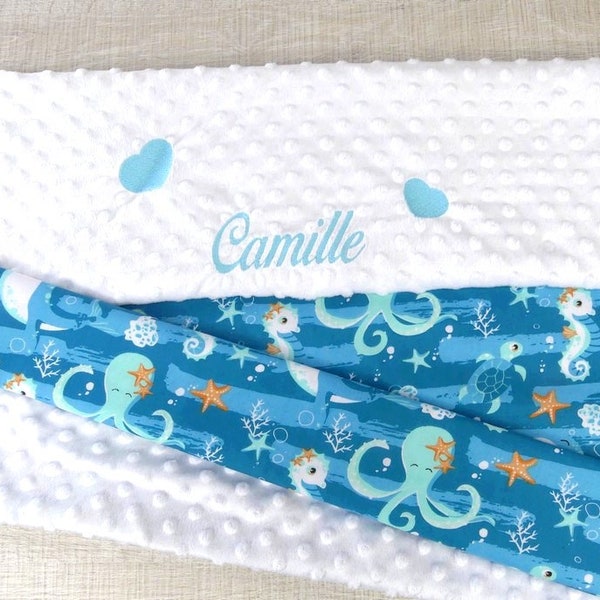 Couverture bébé personnalisée broderie prénom coeurs modèle "LEIA" | Minky avec coton et polaire molletonnée | imprimé animaux marins |