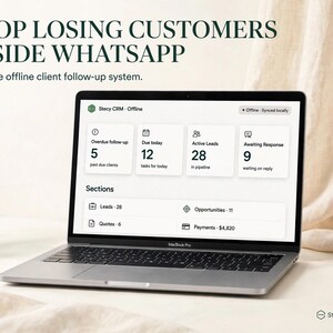 Peut inclure: Un ordinateur portable affichant l'interface Stecy CRM Offline avec des indicateurs de tableau de bord incluant Overdue follow-up, Due today, Active Leads et Awaiting Response. Le texte à l'écran indique STOP LOSING CUSTOMERS INSIDE WHATSAPP.