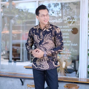 La elegancia de Adinata redefinida en camisas Batik de manga larga premium para hombres Sendang Batik, Batik para hombres, Camisa Batik para hombres, Camisa para hombres, Camisas Batik