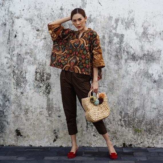 Conjunto de batik de mujer de la serie Trimurti Diseno exclusivo de Phoenix Conjunto de blusa de mujer Blusa de batik Blusa para mujer Pantalones