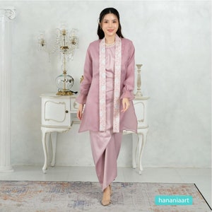 Graceful Fusion Contemporary Clarissa Kebaya and Modern Batik Skirt Ensemble Kinnas, Kebaya Batik, Kebaya Dress, Kebaya, Kebaya Modern