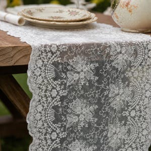 Bordlöpare i vintage-stil, bordsdekor i fransk lantlig stil, bordslöpare i vit boho-stil för bröllop, matbordsöverdrag i romantisk lantlig stil
