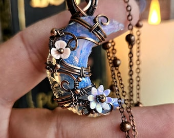 Opalith Halbmond Halskette, Boho Statement Schmuck, skurrile Mode, handgemachter Edelstein Anhänger, Energie Heilung Kristall, einzigartiges Geschenk