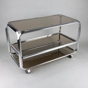 Vintage 3-laags chromen barwagen met verschuifbare rookglazen plank | Moderne rollende serveerwagen uit het midden van de eeuw | Retro dranktrolley op wielen