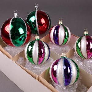 Vintage Tschechische Glas Ornamente | Handgefertigte Retro Urlaub Dekor | Mehrfarbiges gestreiftes Kugel Set