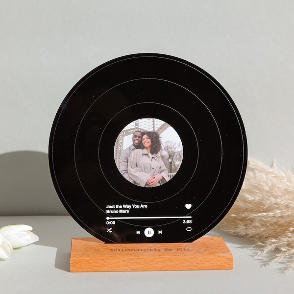 Personalisiertes Vinyl Schallplatten Geschenk Holzständer - Custom Bild Lieblingssong Gravur Romantisches Pärchengeschenk Hochzeit Jahrestag