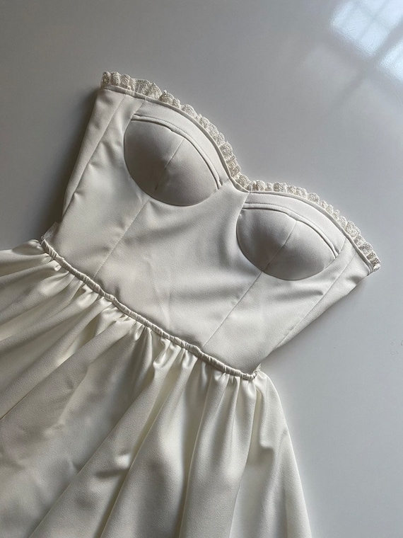 Vintage Style White Corset Dress: Crepe Fabric, Lace Detail