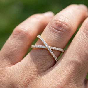 Puede incluir: Un letrero de madera r&uacute;stica con el texto "Welcome to our home" en letras blancas. El letrero presenta un acabado envejecido y un dise&ntilde;o simple y acogedor, ideal para la decoraci&oacute;n de la entrada.