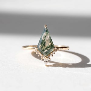 Kite Moss Agate Ring | Shield Cut Dendritic Agate Engagement Ring | Lab Diamond Cluster Band | Alternative Bridal | 14K Solid Gold