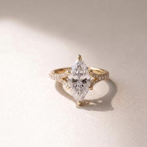 3 karat Marquise Lab-diamantring, delad skaftpaveband, brudring i 14 karat roséguld