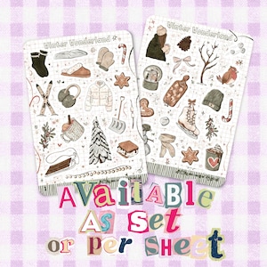 Op de afbeelding: Twee rechthoekige stickervellen met de titel Winter Wonderland met diverse illustraties waaronder sokken, wanten, een zuurstok, ski's, oorkappen, een donsjack, een dennenboom, een mok, een sneeuwschuiver, een sneeuwbol en schaatsen.