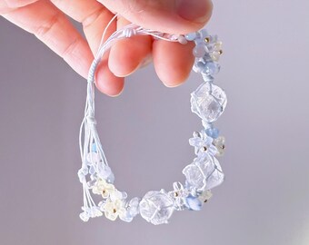 Quartzberry - Pulseira de macramê com três cristais de quartzo transparente para todos os chakras