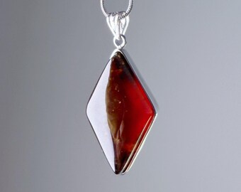 Quartzberry - Colar com Cristal de Granada Vermelha Natural em Formato de Diamante para o Chakra Raiz - Peça Única