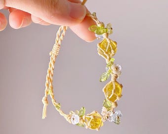 Quartzberry - Pulseira de macramê artesanal com três cristais brutos de citrino e chakra do plexo solar