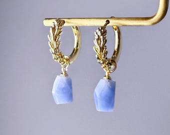 Quartzberry - Brincos de argola articulados com cristal de quartzo rutilo azul-bebê natural - Únicos