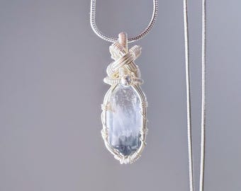 Quartzberry - Colar com fio enrolado em cristal de quartzo rutilado azul natural - Único