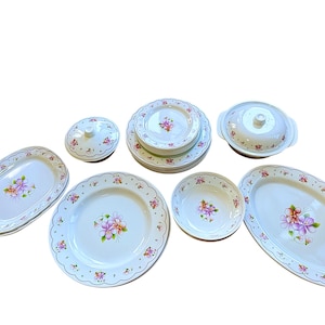 37 Piece Vintage Melamine Dinnerware Set