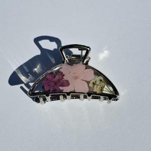 Mini flower resin claw clip, pressed flower clip, metal claw clip, hair accessories, botanical hair clip, floral claw clip, real flowers