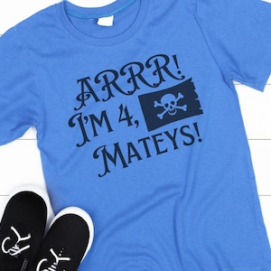 Piraten Geburtstag SVG 4 Jahre alt SVG / Junge oder Mädchen Geburtstag SVG / ARRR! Ich bin 4, Kamerad! Für T-Shirts/einfaches einfarbiges Design
