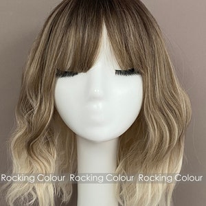 Asblonde bob-pruik met pony - 14-inch donkere wortel ombre-fringe haarstukje, natuurlijke uitstraling en GRATIS pruikkapje inbegrepen