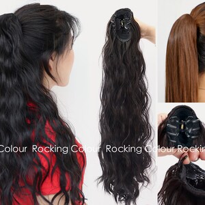K&ouml;nnte beinhalten: Eine schwarze, gewellte Haarverl&auml;ngerung mit Clip-in-Design. Die Verl&auml;ngerung wird von einer Person mit einem Pferdeschwanz getragen und auch mit dem Clip-in-Mechanismus gezeigt.