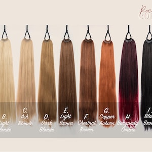 Puede incluir: Una carta de colores de extensiones de cabello en varios tonos, incluyendo rubio platino, rubio claro, rubio ceniza, rubio oscuro, castaño claro, castaño, cobre, borgoña ombre, marrón negro y negro azabache. El texto "Rocking Color" está en la parte superior.