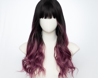 22-Inch Wavy Wig with Bangs – Ombre Black to Plum Purple Synthetic Hairpiece for Daily Wear & Cosplay.Free Wig Cap.