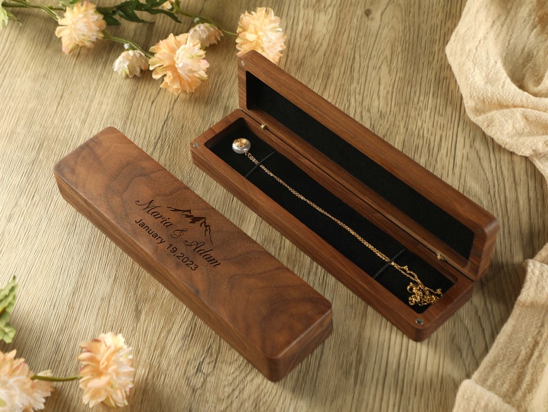 Personalized Wood Necklace Box, Custom Engraved Name Necklace Box, Gifts for Bridesmaids, Special Anniversary Necklace Box, Gifts for Her Bild 3