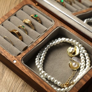 Boîte à bijoux en bois personnalisée, boîte à bijoux en bois personnalisée avec miroir, boîte de rangement de collier danneau, porte-bijoux, boîte à bijoux de demoiselle dhonneur image 7