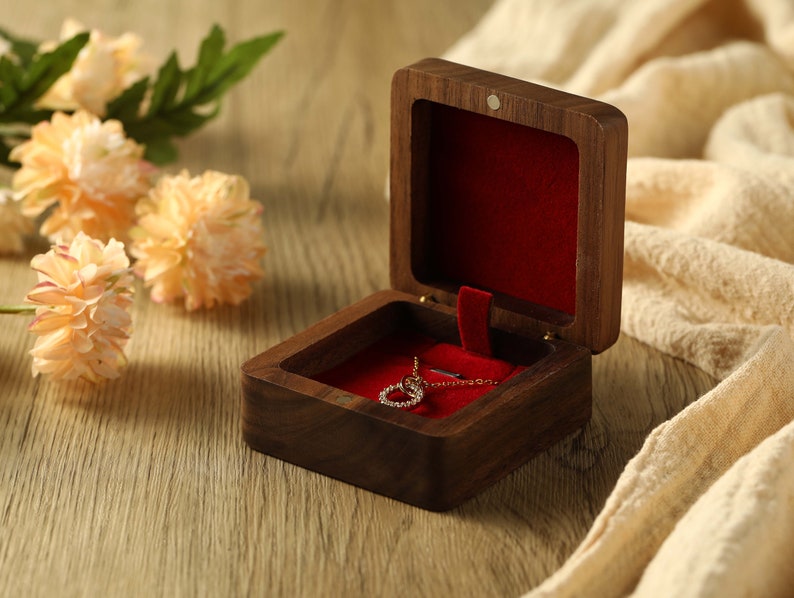 Scatola per collana di gioielli personalizzata, proposta regalo personalizzata, scatola di gioielli in legno fatta a mano, regalo di anniversario personalizzato, regalo speciale di anniversario immagine 5