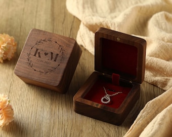 Boîte de collier de bijoux personnalisée, cadeau de proposition personnalisé, boîte à bijoux en bois faite à la main, cadeau d'anniversaire personnalisé, cadeau d'anniversaire spécial