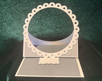 Peek-A-Boo Circle Easel Card