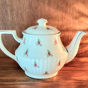 Sadler Teapot Ditsy Rose Ribbed Bottom Internal Strainer Vintage Midcentury England Rare White Pink Floral 4 Cup Gift For Tea Lover
