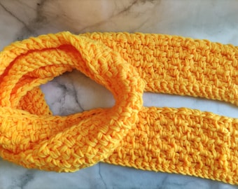 Long yelow scarf. Handmade scarf. Wool scarf. Thick scarf. Crochet scarf. Vegan. Clothes for winer. Made in spain. Thick wool. Yelow wool