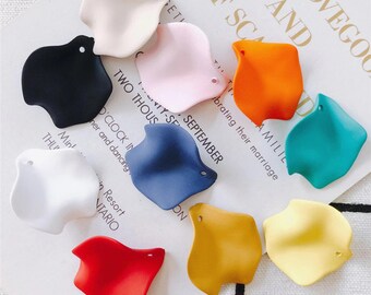 10 pièces breloque pétale en acrylique, pendentif pétale de fleur en résine colorée avec trou, breloques boucle d'oreille en résine de forme irrégulière, accessoires de bricolage recherche de bijoux