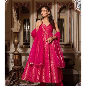 banarasi anarkali dress design Banarasi Gown Banarsi Frock Suit Design Pink Banarasi Silk Anarkali Gown: Indian Wedding Party Dress