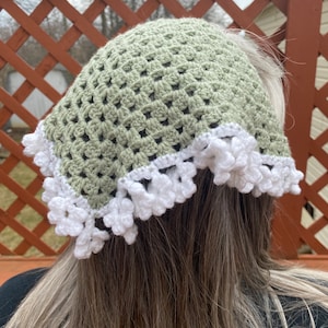 Daisy Babe Bandana Crochet Pattern Digital Download PDF / Cottage Core Headscarf / Crochet Daisy / Kerchief Pattern / Spring wear
