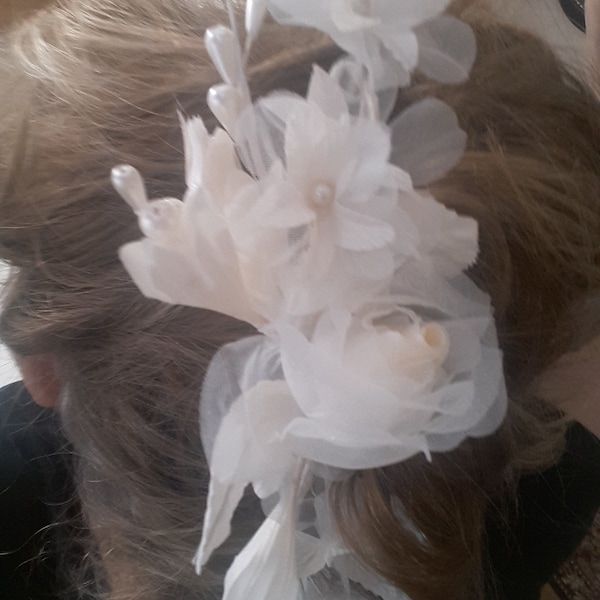 Vintage 1980s Wedding Veil Bridal Crown/Hair Comb Ivory 1980s minimal look for vow renewal