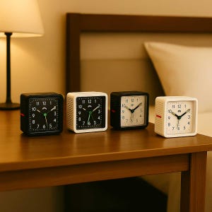 Despertador retro fabricado en Alemania | Diseño de la Selva Negra con movimiento de cuarzo UTS | Reloj de mesa de estilo vintage, silencioso y preciso | Despertador clásico