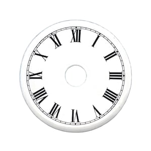 Può includere: Quadrante dell'orologio bianco con segni di numeri romani neri. Il quadrante dell'orologio ha un foro al centro.