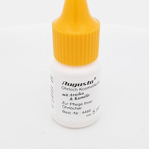 Cosmetico per piercing all'orecchio con arnica e camomilla Disinfettare il piercing all'orecchio