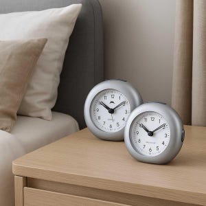 Reloj despertador radiocontrolado UTS Schwarzwald plata/titanio ***Fabricante de relojes Schwarzwald Alemania