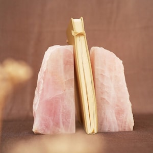 Sujetalibros noble de cuarzo rosa hasta 3 kg, par de sujetalibros de piedra preciosa para una decoración especial de la sala de estar