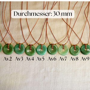 May include: Ten jade pendant necklaces with a circular design and a brown cord. The pendants are a vibrant green color and are labeled Av1 through Av10. The text "Durchmesser: 30 mm" is displayed above the necklaces.