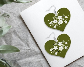 Crazy Daisy Heart Earrings – Retro 70s Spring Blossom, Green Floral
