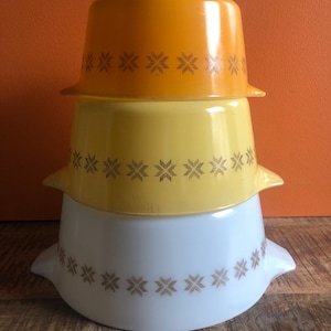 Vintage Pyrex Town and Country Casserole Set. Pyrex Mixing Bowls. Pyrex Casserole Dishes 473 - 474 - 475 rare Pyrex Mixing Bowl Set