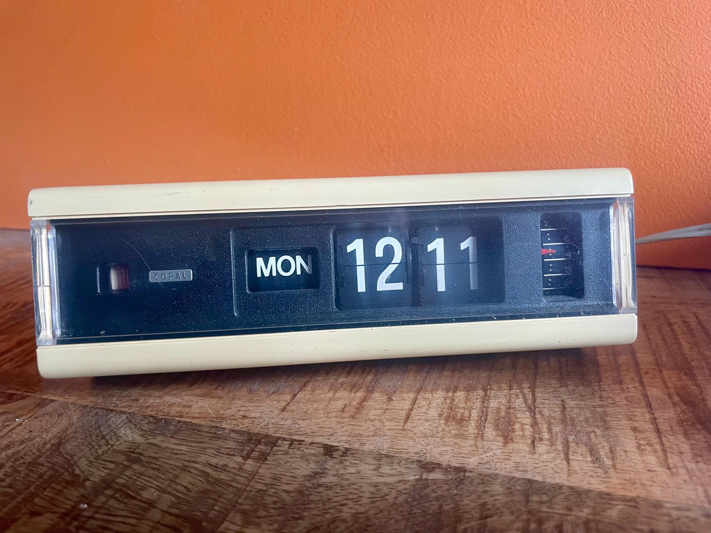 Vintage 1970s Copal Model 229 Flip Clock With Alarm. Vintage