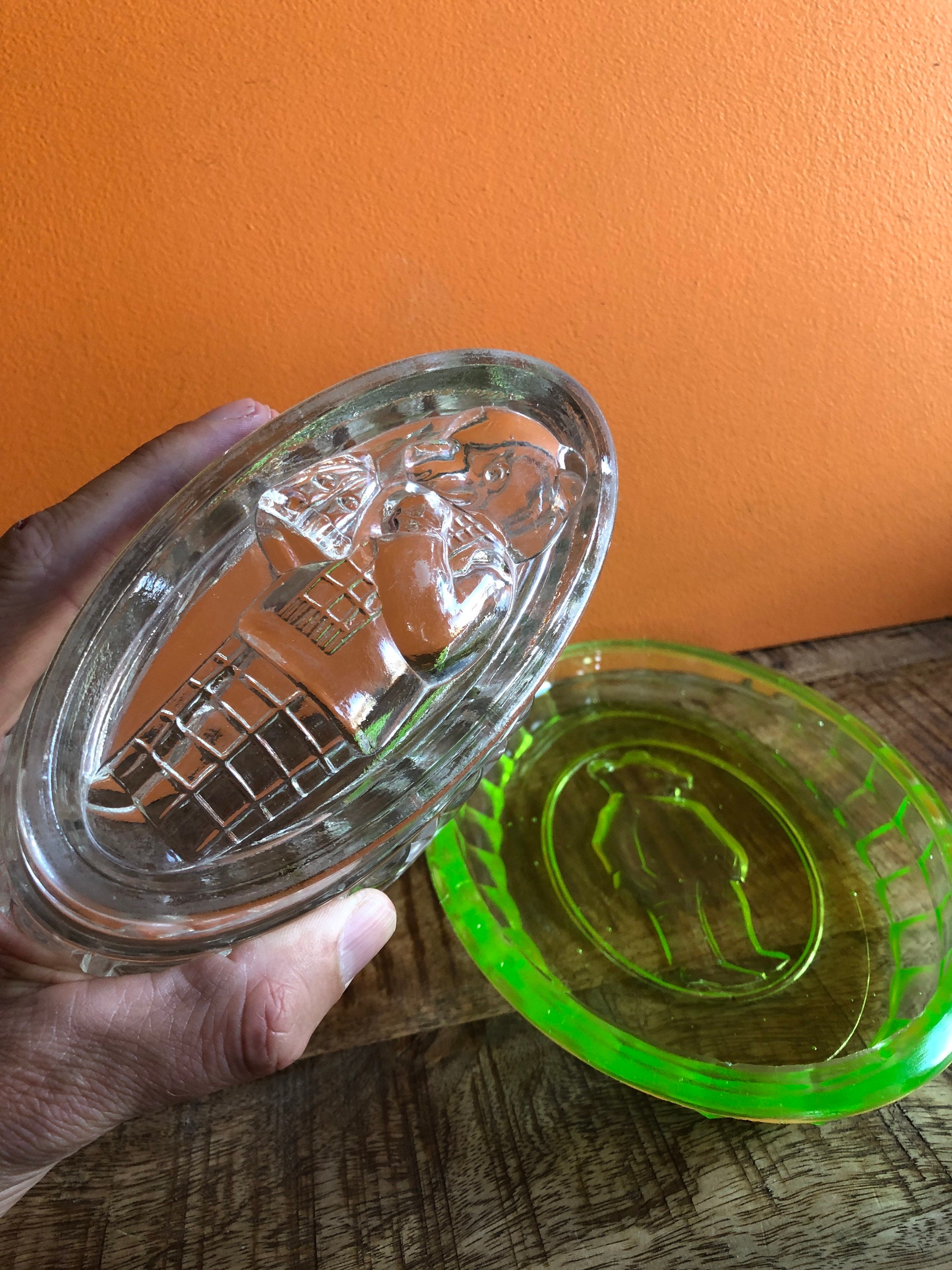 1930年代のルパート・ベア製ウランガラス製プリン型 - コレクターズ